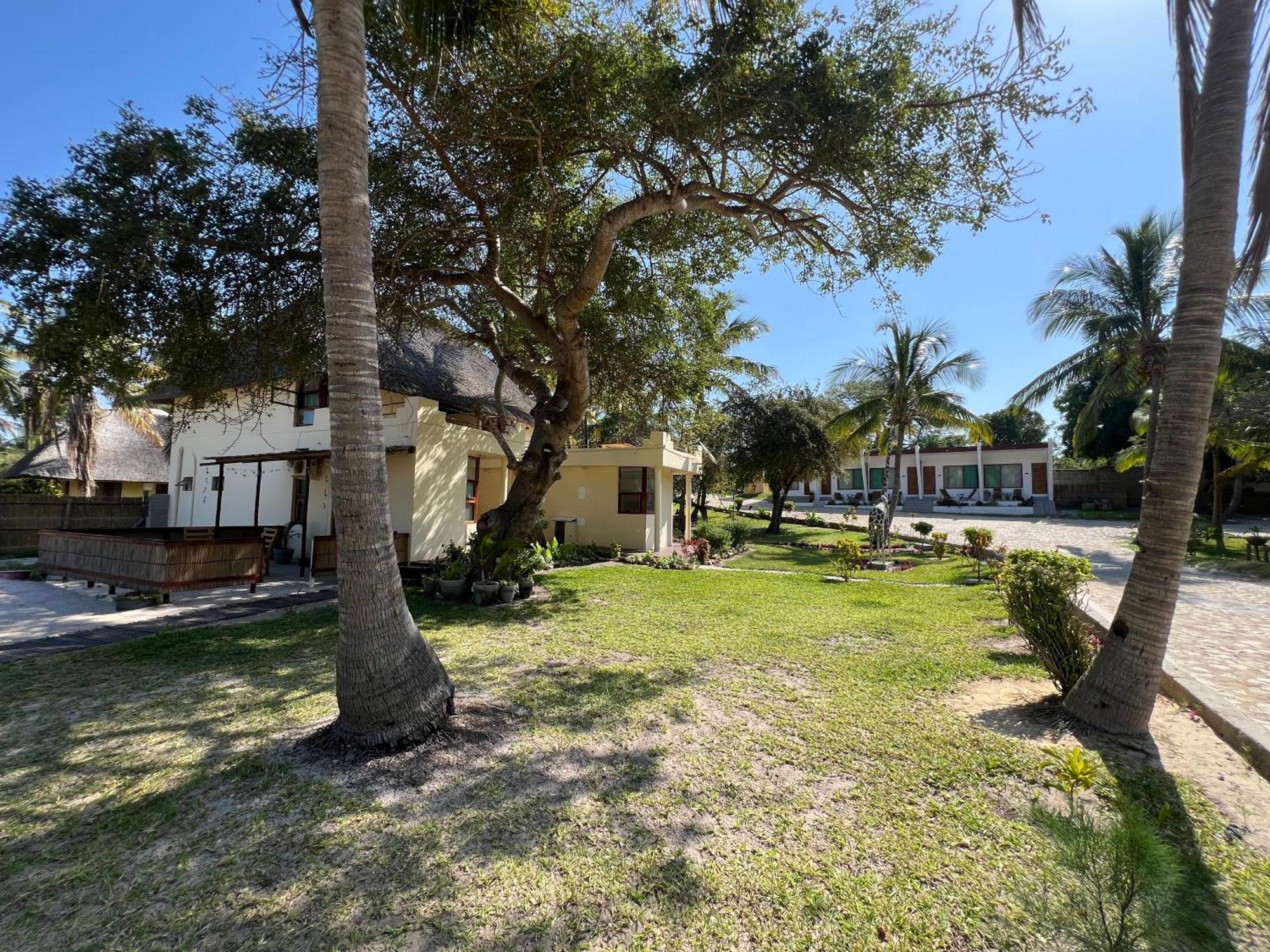 New Giraffe House Bed & Breakfast Vilankulo Exterior foto